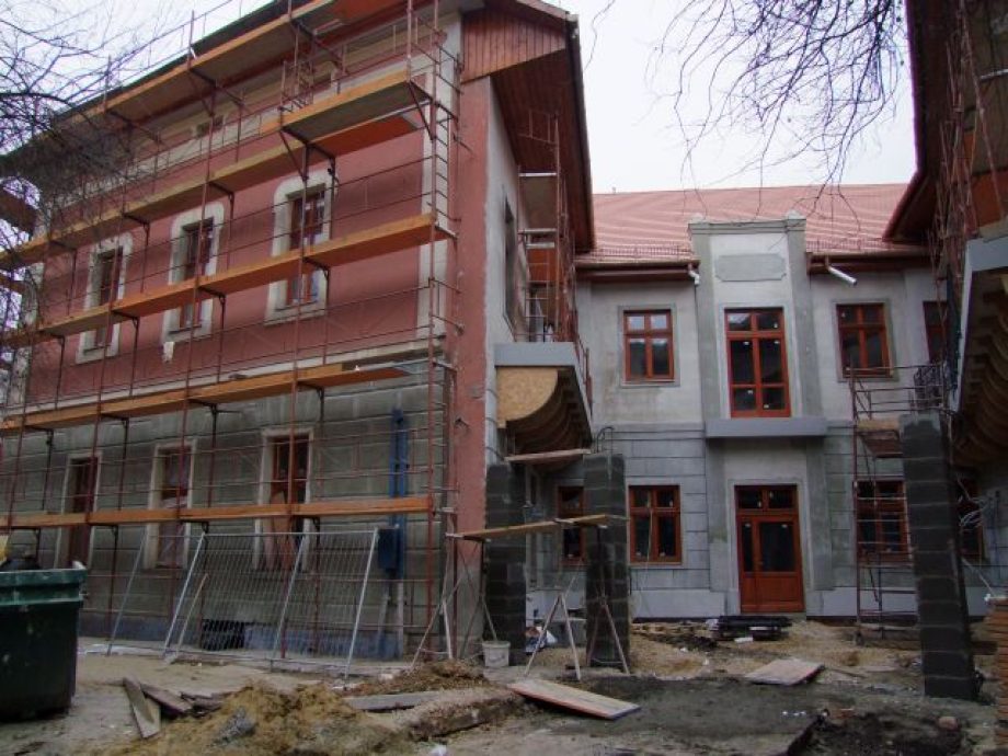 12042-latvanyos-atalakulas