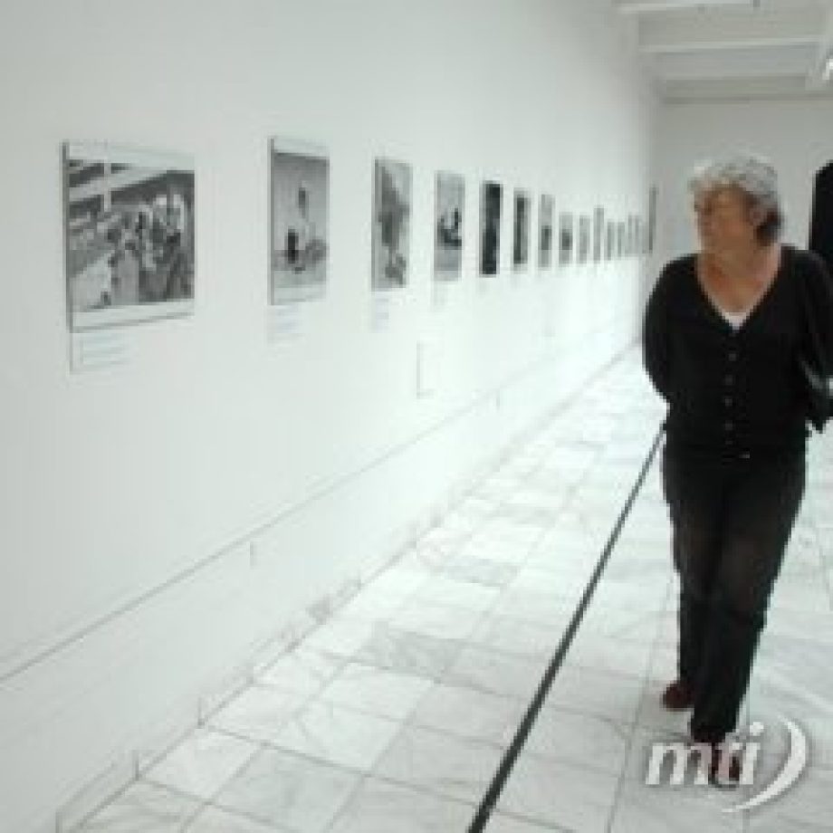 Salgótarjánban indul a Robert Capa-vándorkiállítás