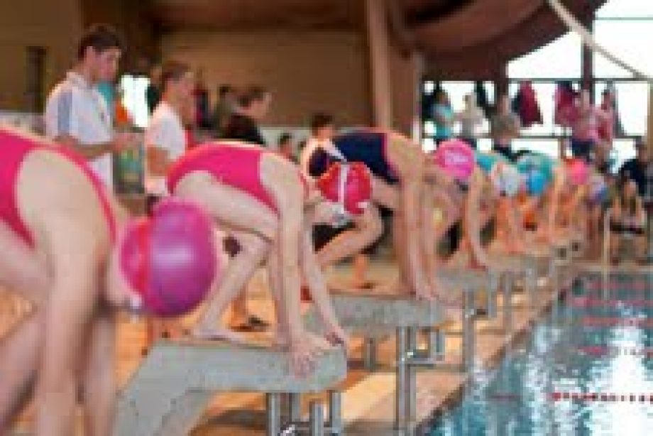 12567-kazincbarcika-osszefogas-azuszodaert