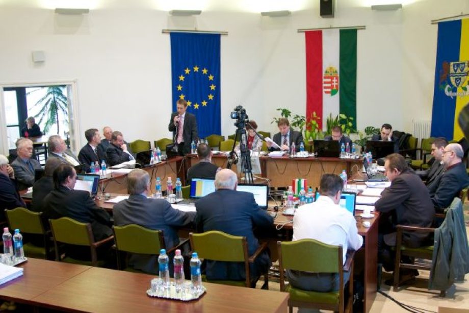 12714-uleseznek-a-barcikai-varosatyak