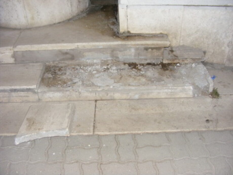 12735-muemleket-rongalt-meg