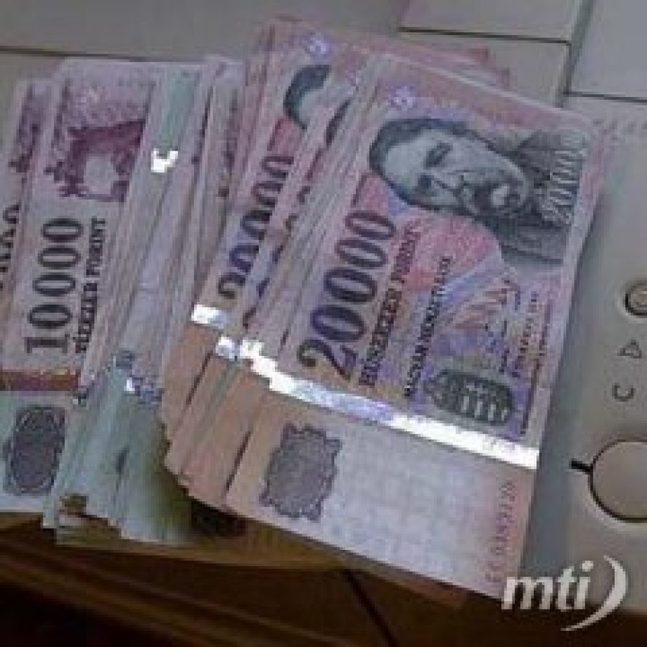 Az államháztartás hiánya augusztusban 97,7 milliárd forint volt