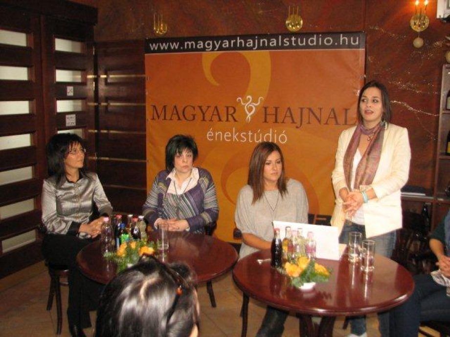 12832-magyar-hajnal