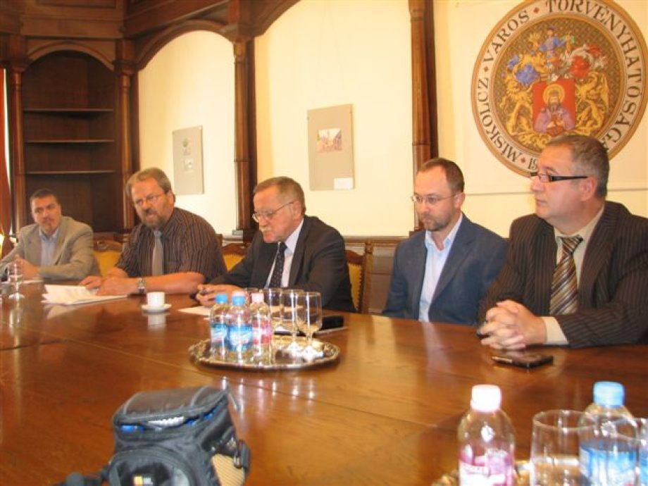 180 millióval támogatnák az üzlettulajdonosokat