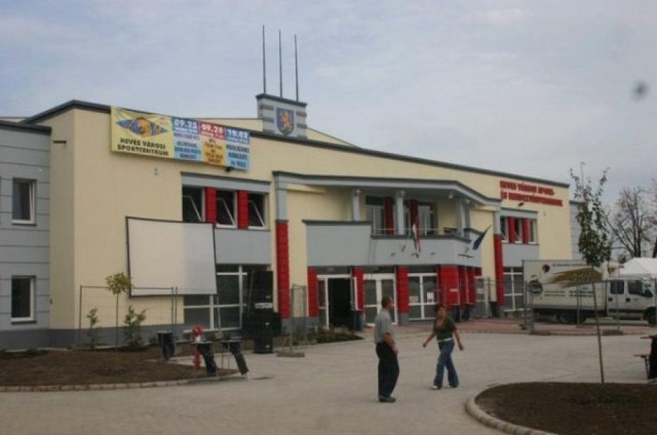 13888-csaladi-delutan-a-hevesi-sportcsarnokert