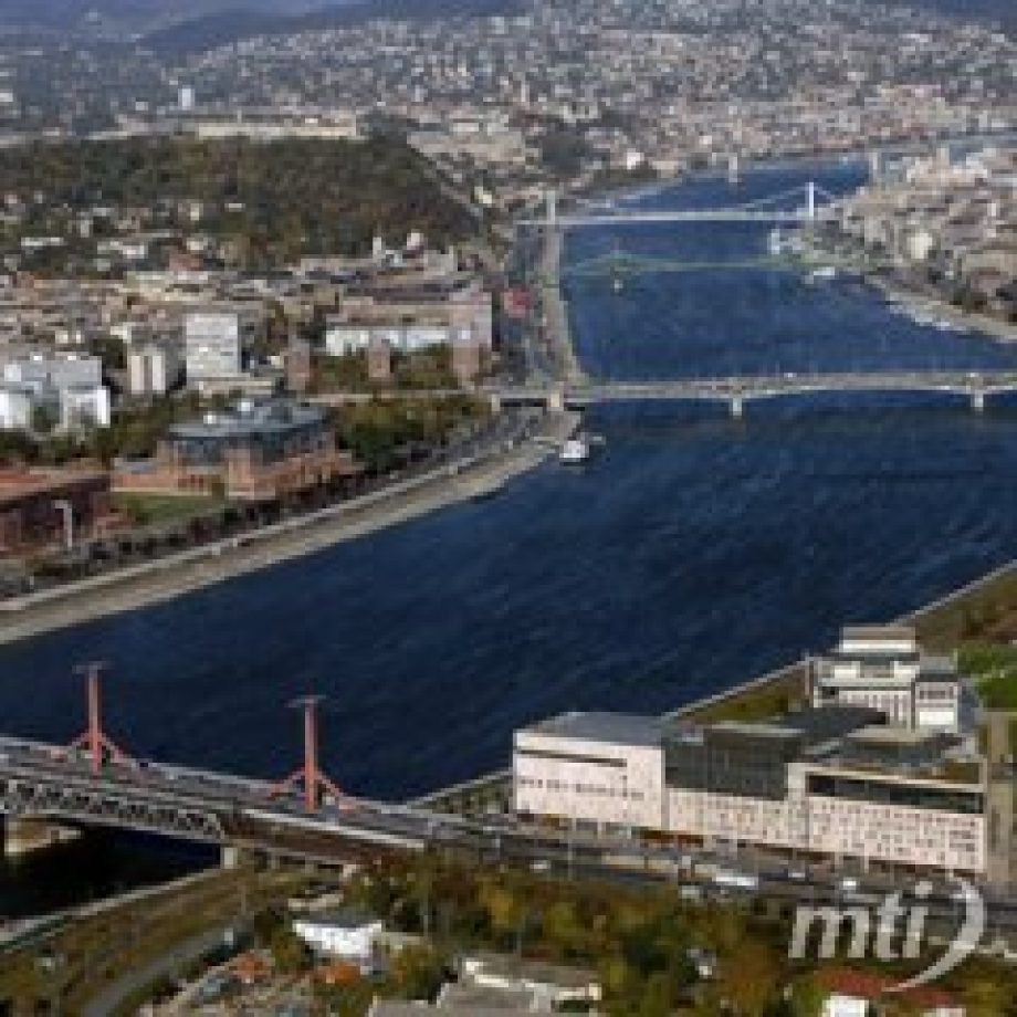 930 ezertől 8 millió forintig terjednek a fővárosi alapfizetések