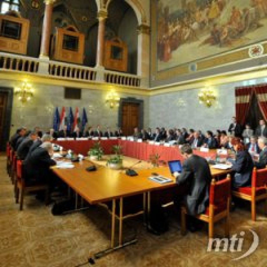 OÉT: a munkáltatók szerint nem reális a 80.000 forintos minimálbér