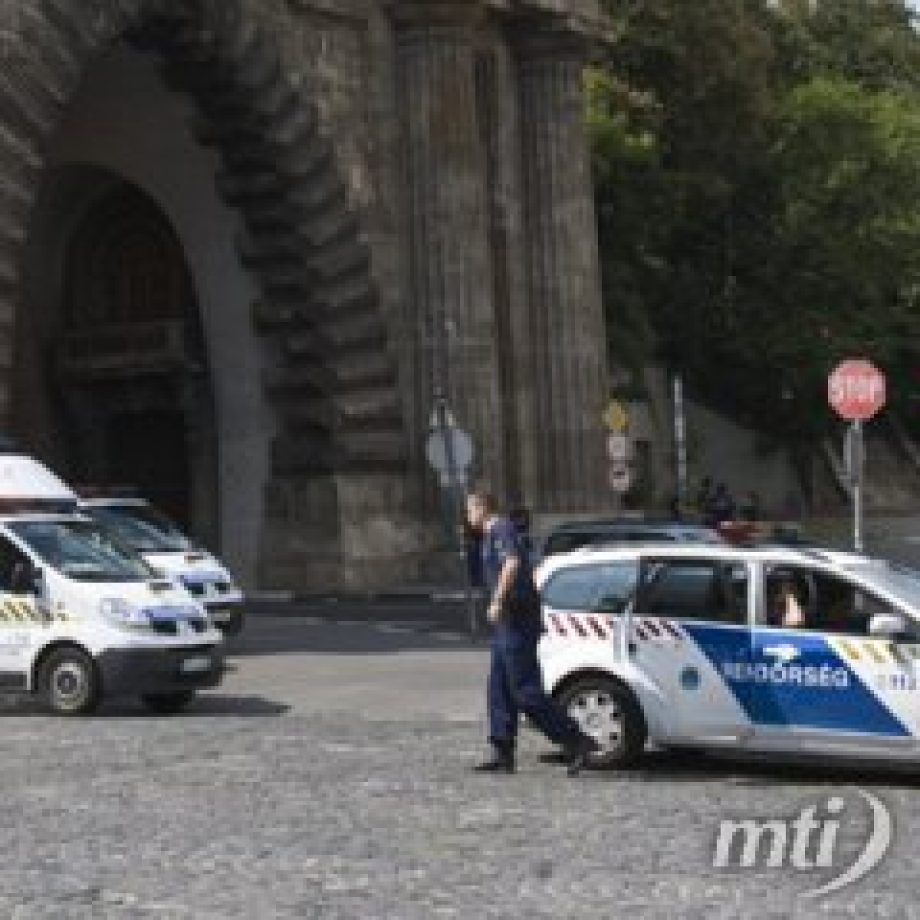 Gázpisztollyal lőtt támadójára egy fideszes képviselő Esztergomban