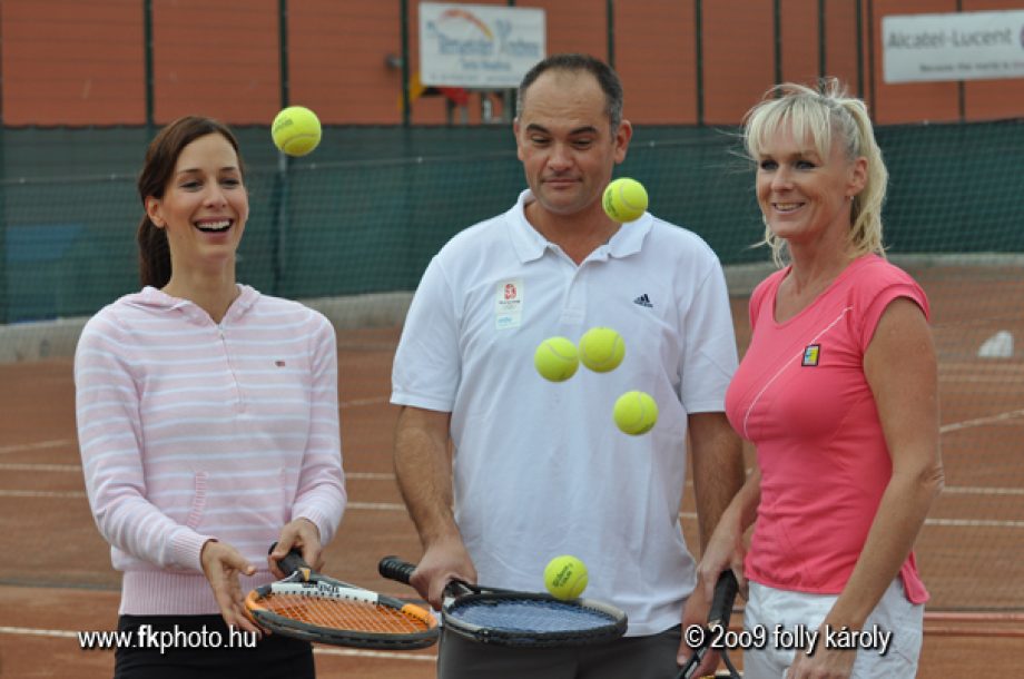 Temesvári trenírozza a hazai hírességeket