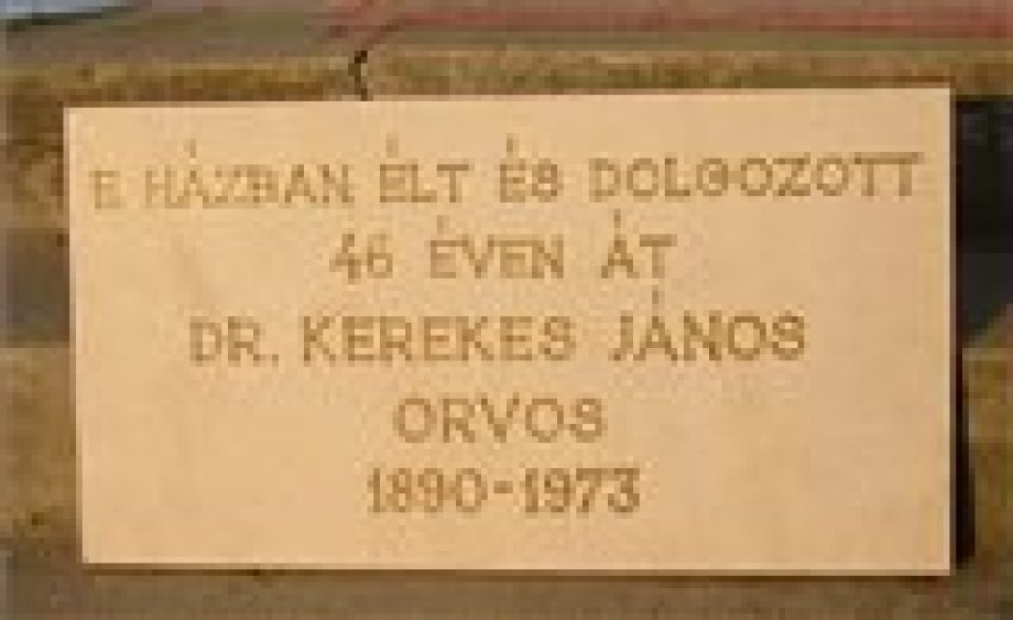 Emléktábla a hűséges orvosnak Krasznokvajdán