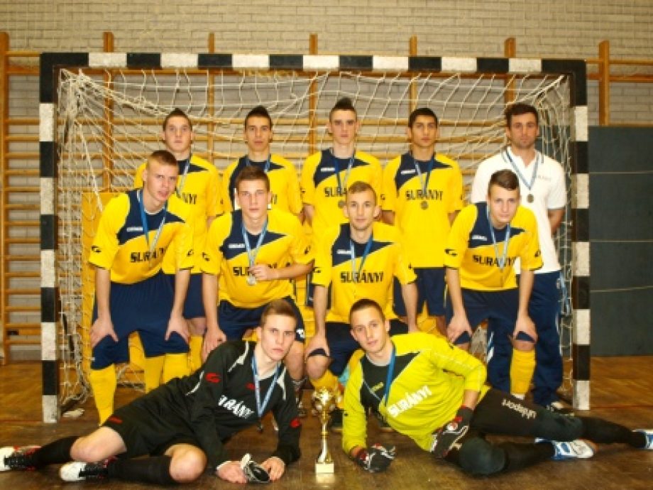 16828-surnyi-futsal-csapat