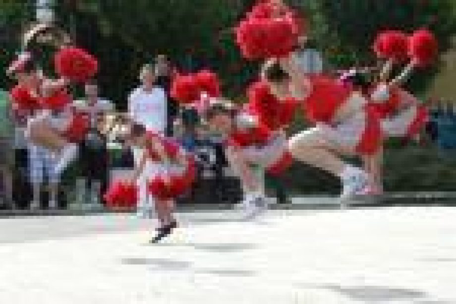 18627-cheerleadiing-