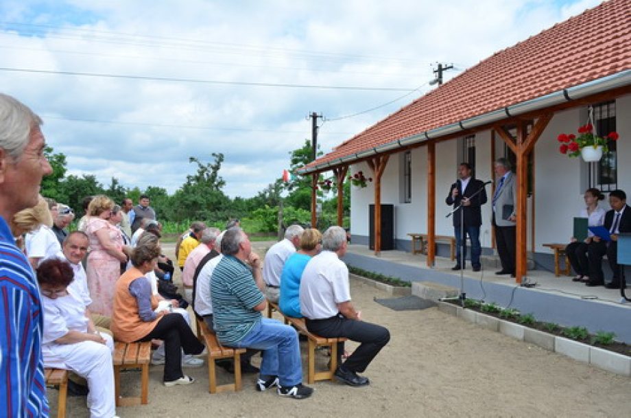 19273-kesznyeten-kozmunka-05_20130628143324_16