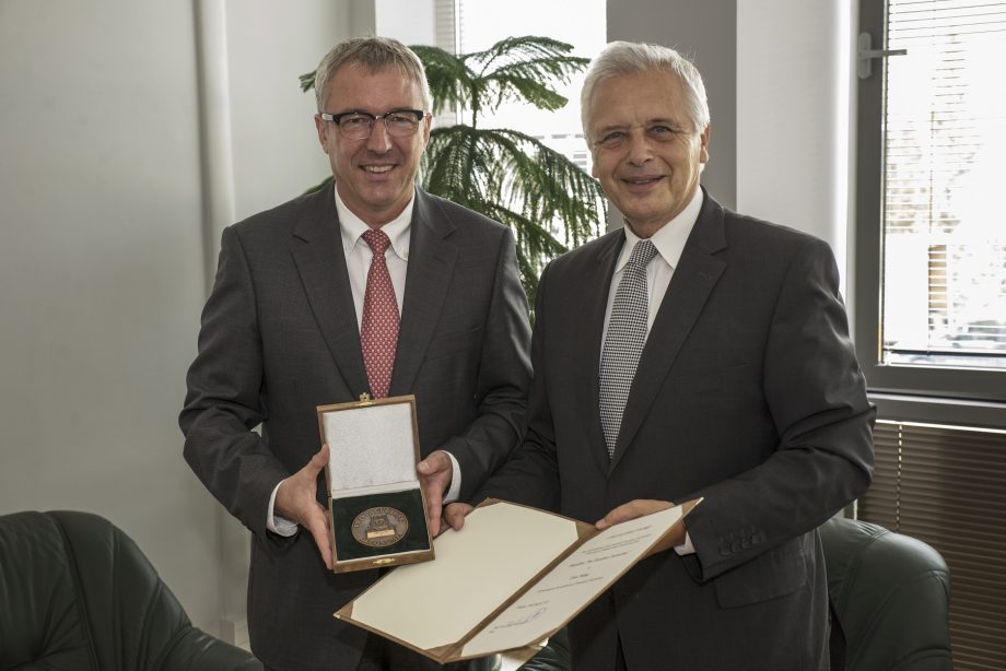 20182-balrl-uwe-mang-a-robert-bosch-energy-and-body-systems-kft.-gazdasgi-igazgatja-s-kocziszky-gyrgy-a-miskolci-egyetem-gazdasgtudomnyi-karnak-dknja