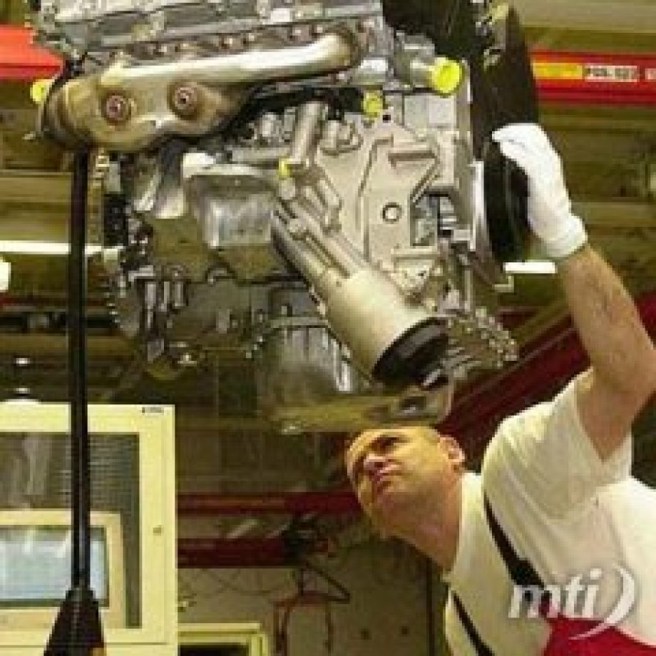 Idén 6,7 százalékkal, jövőre 0,6 százalékkal csökken a GDP