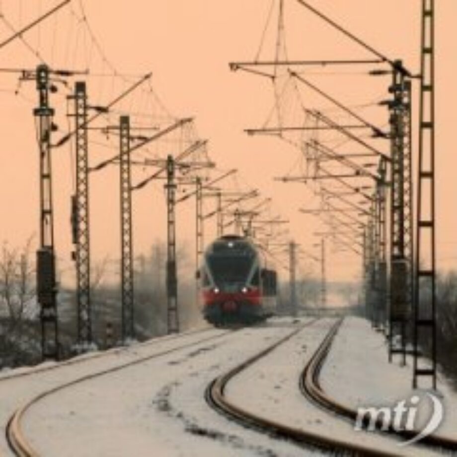 Továbbra is fennakadások vannak a vasúti közlekedésben