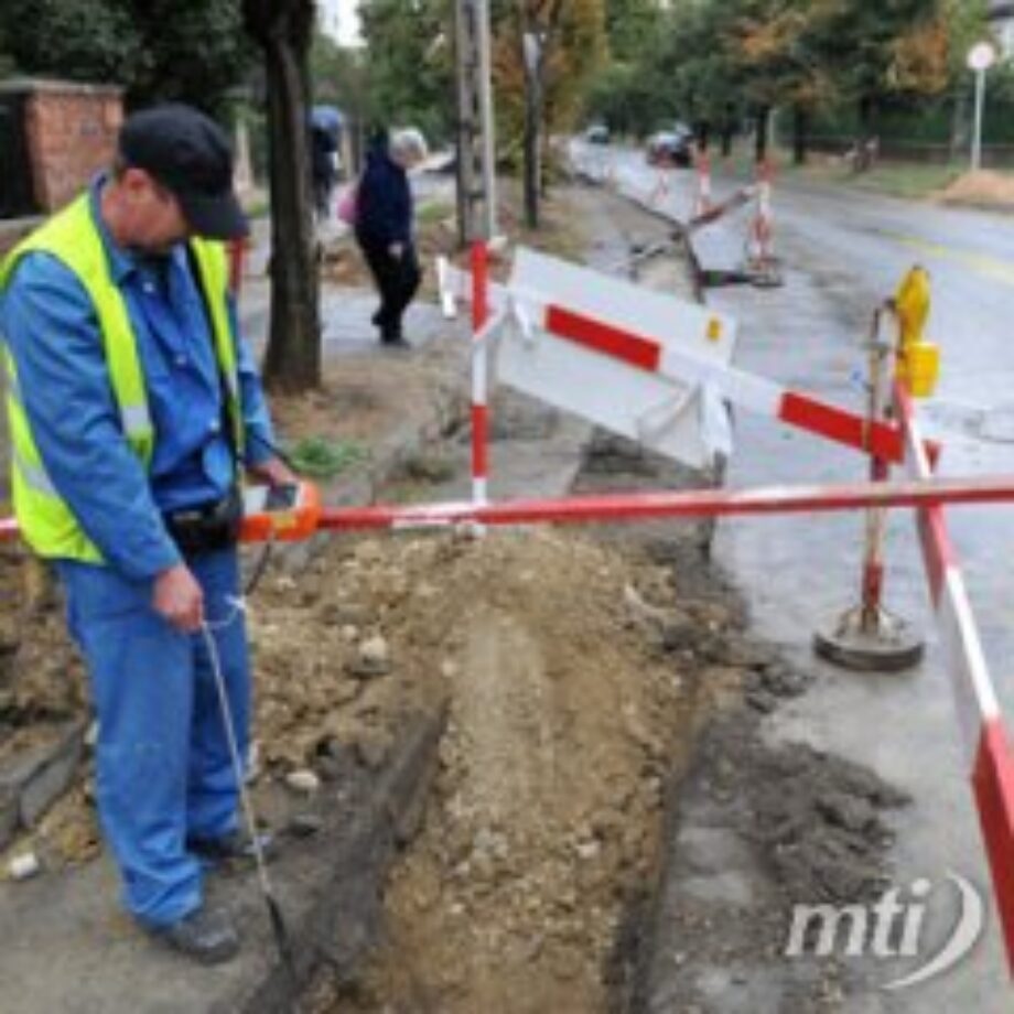 Több mint 1.300 kilométer közút felújítása kezdődik meg jövőre