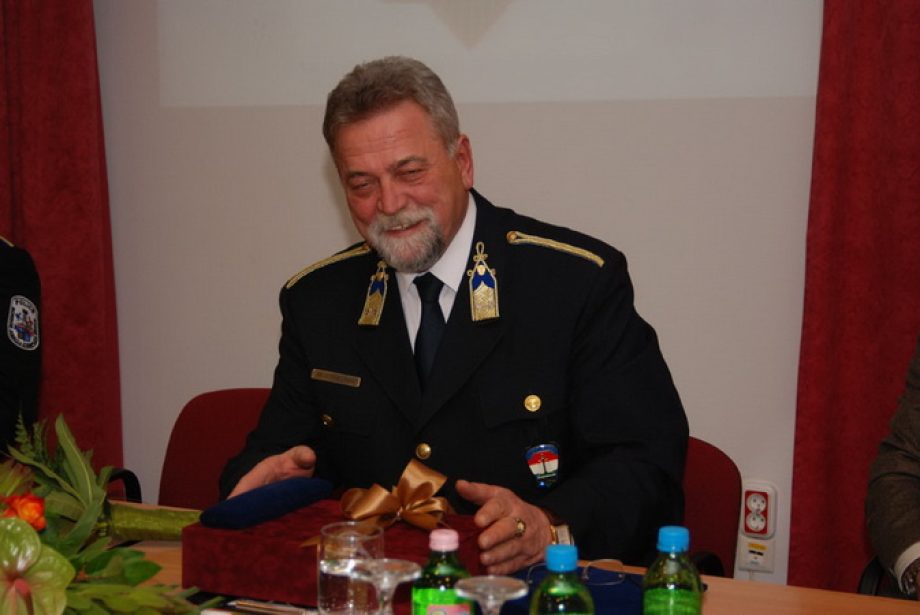 3100-a-mesterseg-aparol-fiura-szallt-elismertek-az-orszag-leghosszabb-szolgalati-viszonyaval-rendelkezo-rendorkapitanyat-01