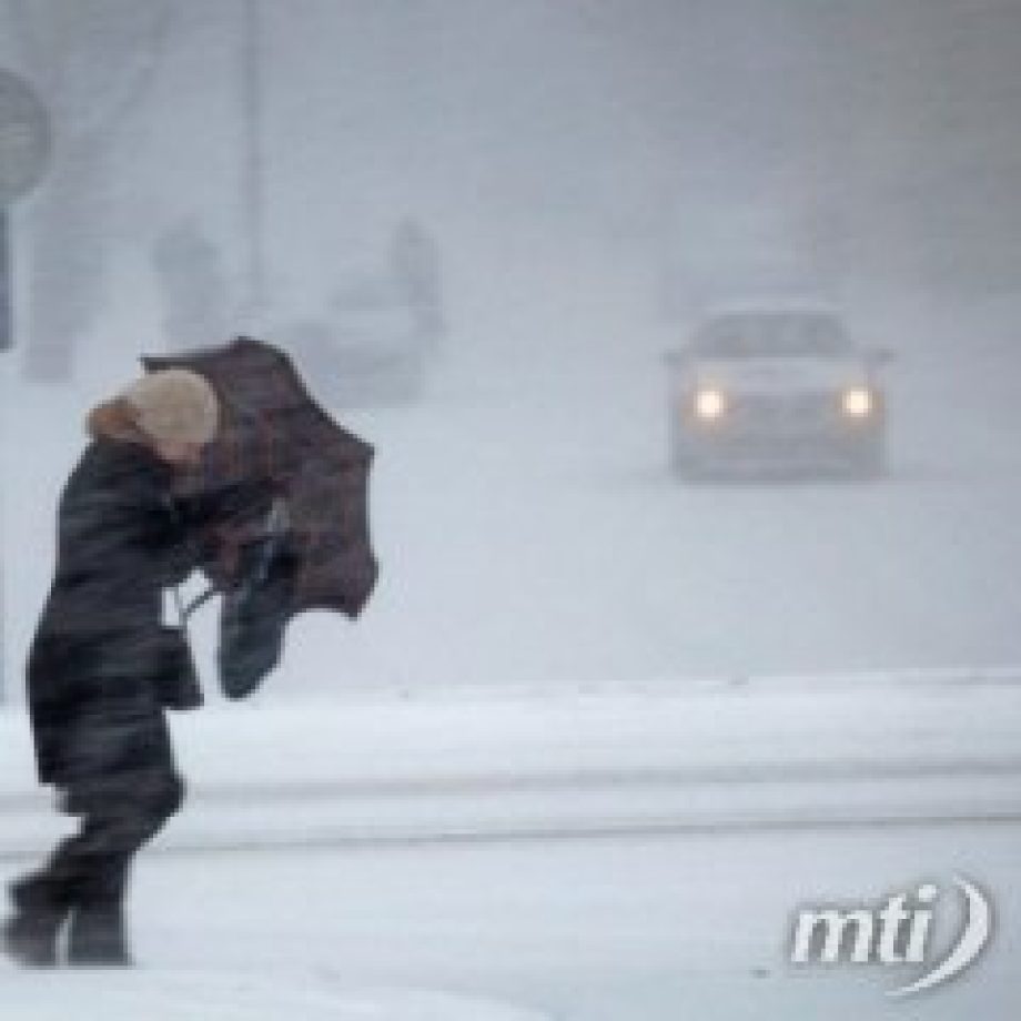 Szombatra vörös riasztást adtak ki az ország több részére a havazás miatt