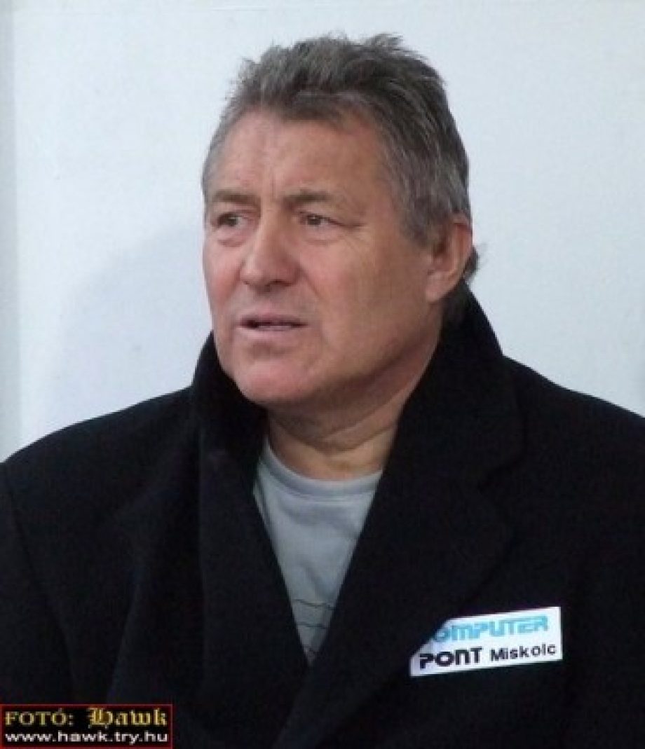 Itt is foci, ott is foci...