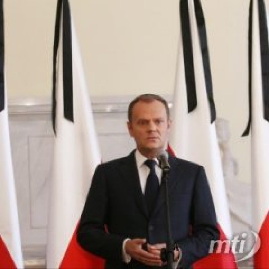 Egyhetes nemzeti gyászt rendeltek el Lengyelországban