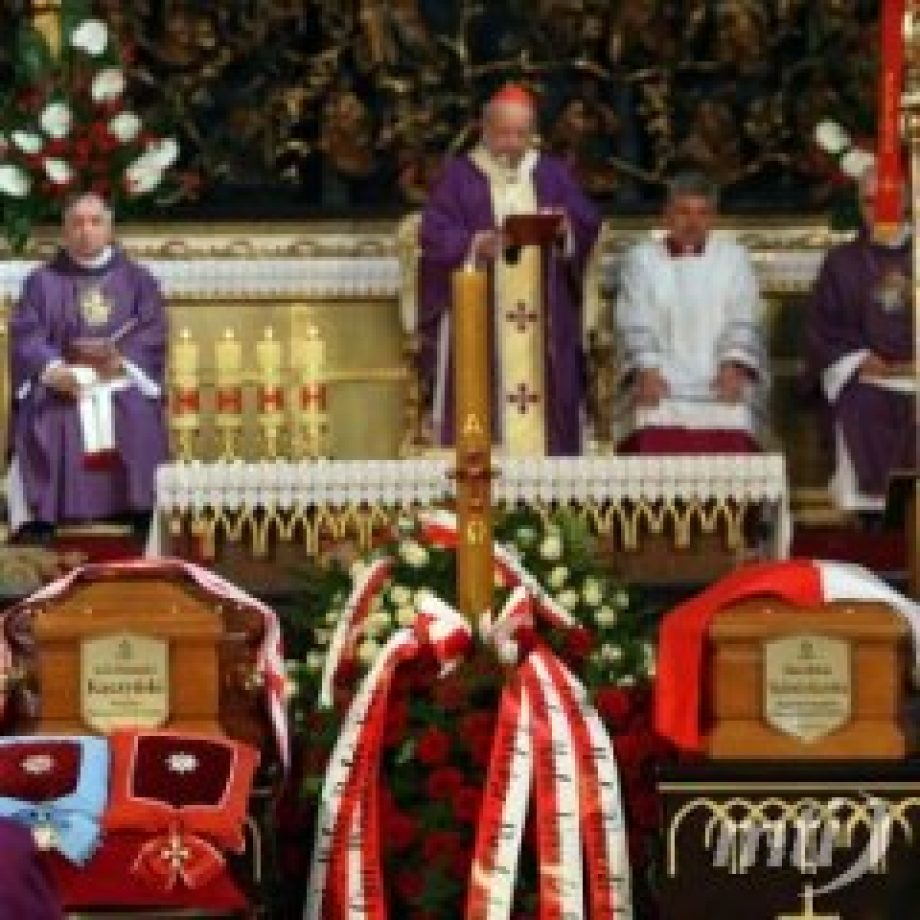 A királyi várban helyezték végső nyugalomra a lengyel elnöki párt