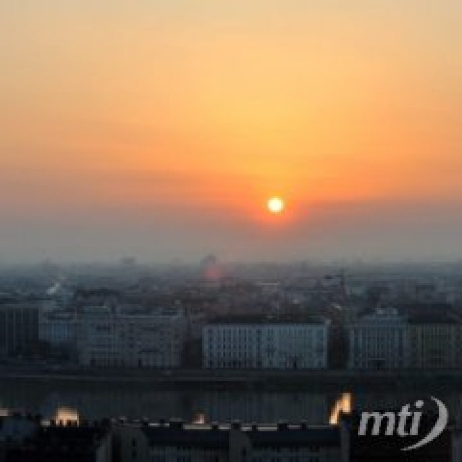 Marad a hamu Magyarország felett