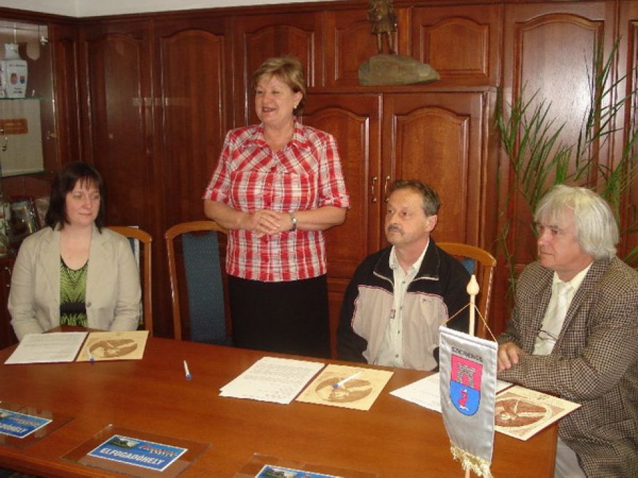 Aláírták az első szerződéseket a vállalkozókkal