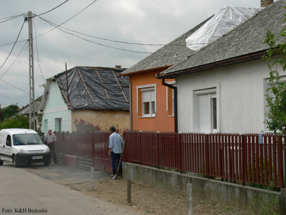 Rendezik a viharkárokat