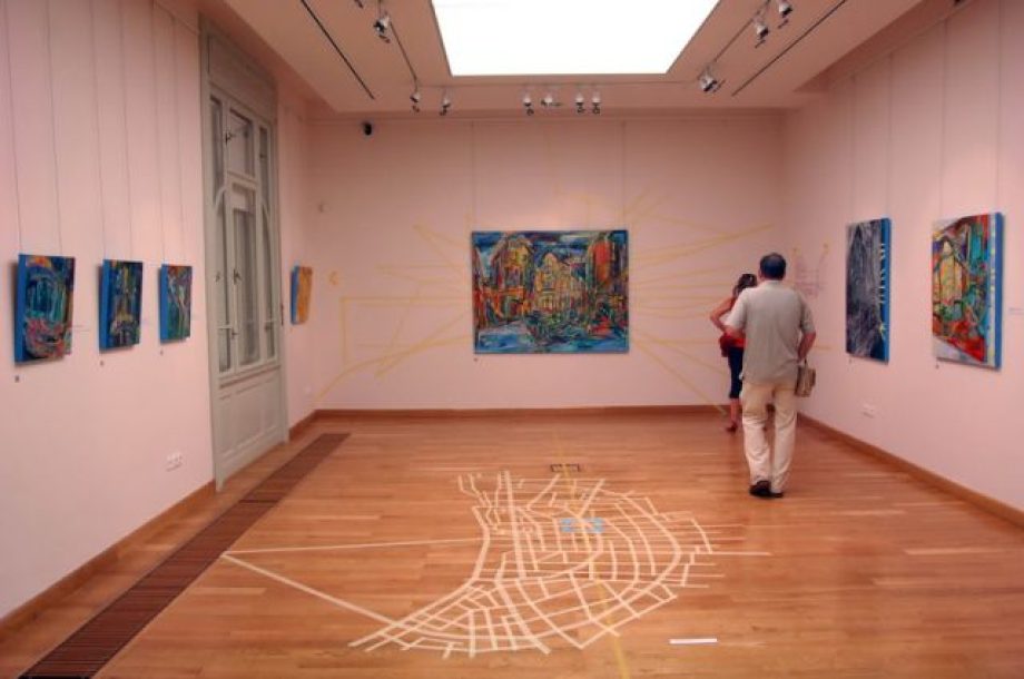 5506-harom-uj-kiallitas-nyilt-a-reok-ben-01