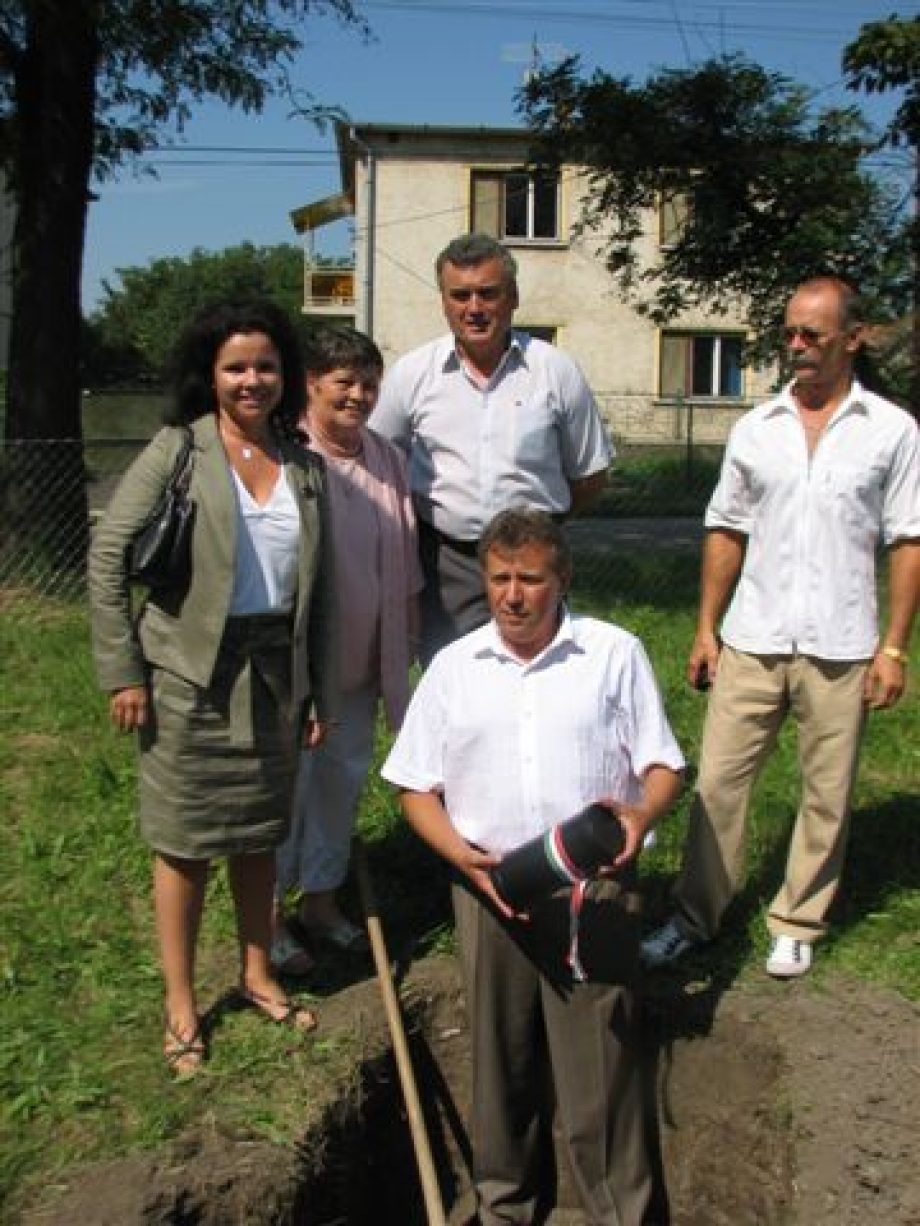 5557-epul-a-penny-szikszon