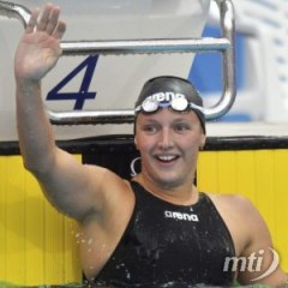 5812-uszo-eb-hosszu-arany-jakabos-ezustermes-200-m-pillangon