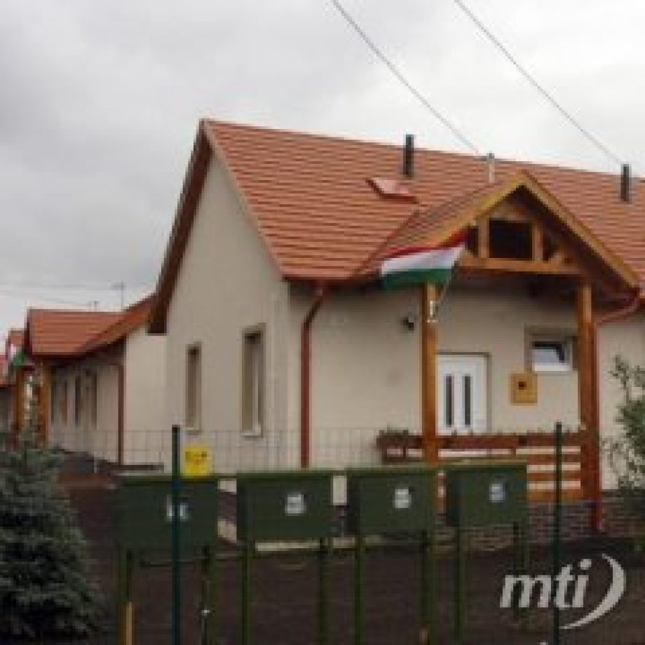 6095-megis-epulhetnek-konnyuszerkezetes-hazak-felszsolcan