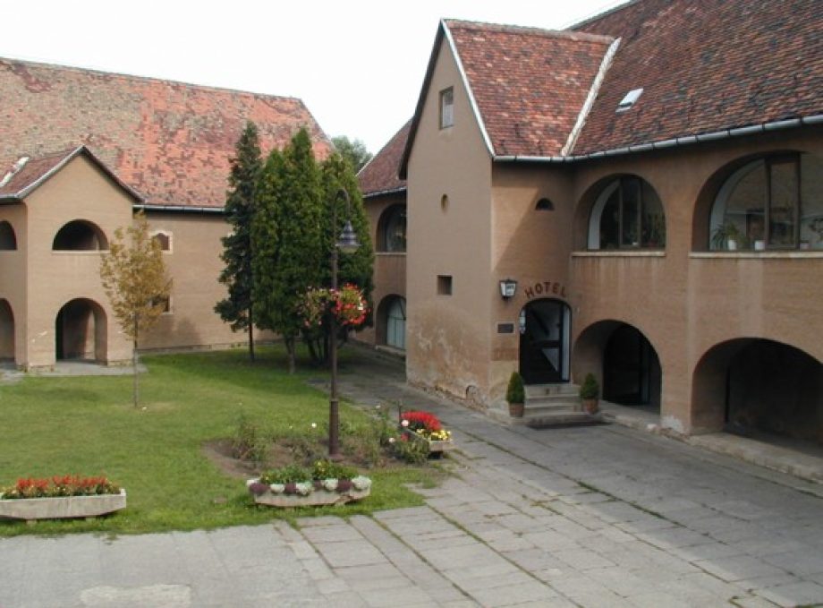 7053-indul-a-munka-szerencsen-a-varban