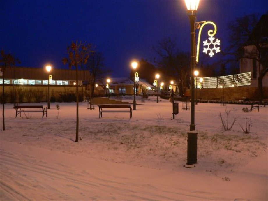 7248-karacsonyi-fenyek-szikszon