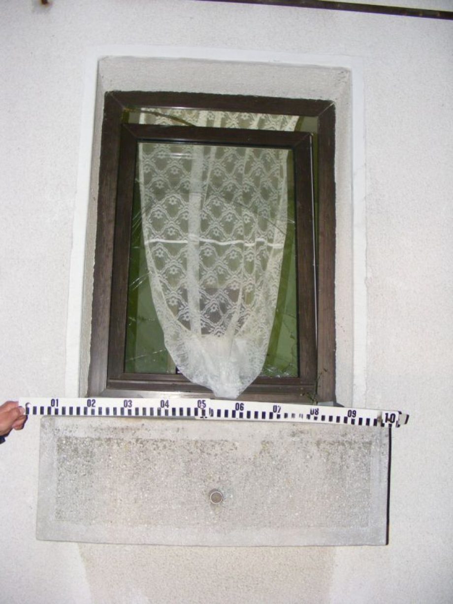 9031-hiaba-huztak-kesztyt-szortak-borsot-a-nyomok-megis-elvezettek-a-tolvajokhoz-01
