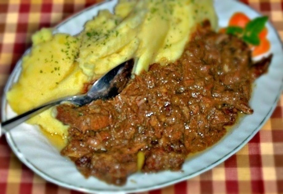 9195-varganyas-vaddisznoporkolt-bogracsban-ki-kit-foz-le-receptbekuldo-verseny