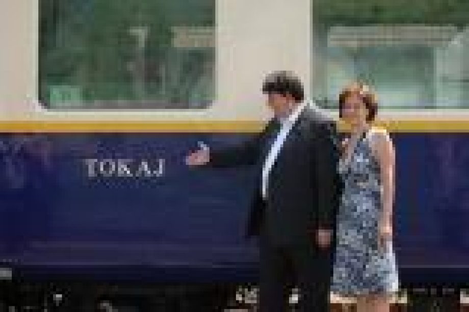 9343-felavattak-az-elmenyvonatot