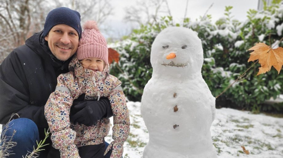 Apuka_ket_kislanyert_harcol_Pal 2