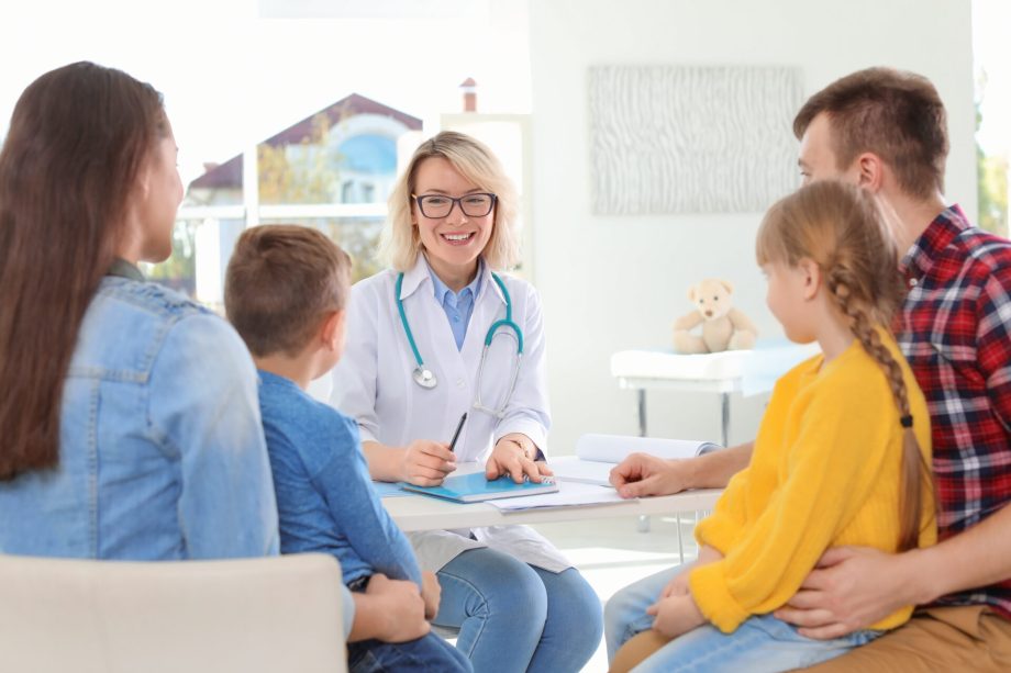 Little,Children,With,Parents,Visiting,Doctor,In,Hospital