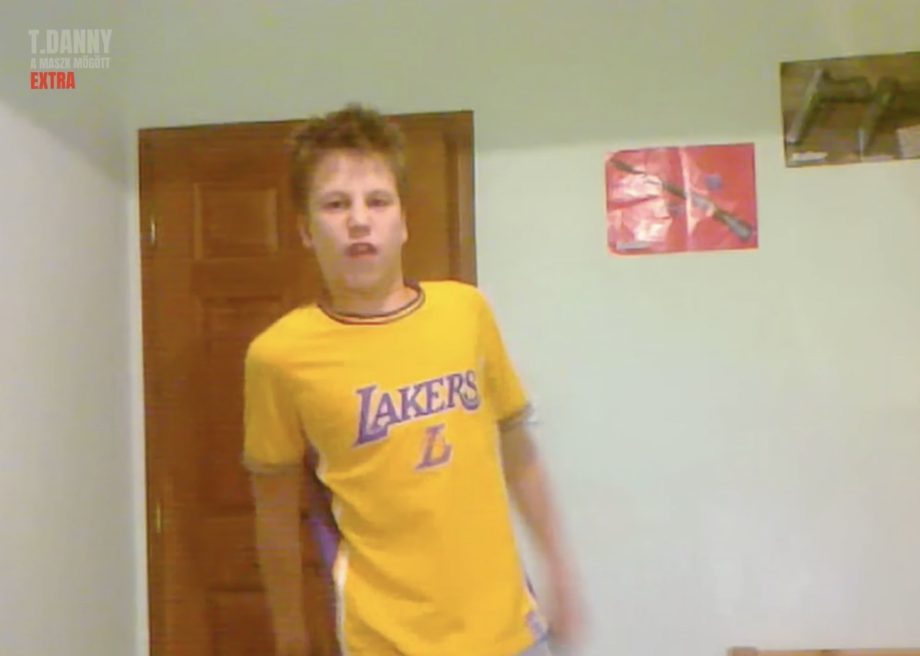T_Danny_A_maszk_mogott_extra_
