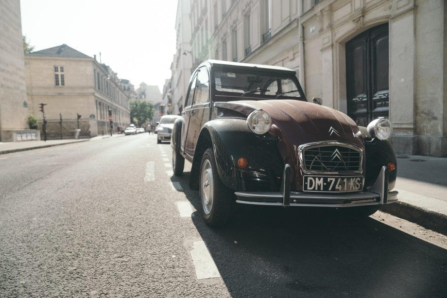 car-2596344_1280