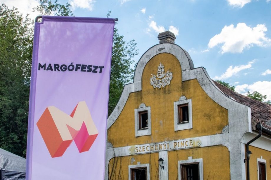 margófeszt
