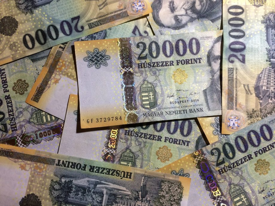 money-gf23b07b3b_1920