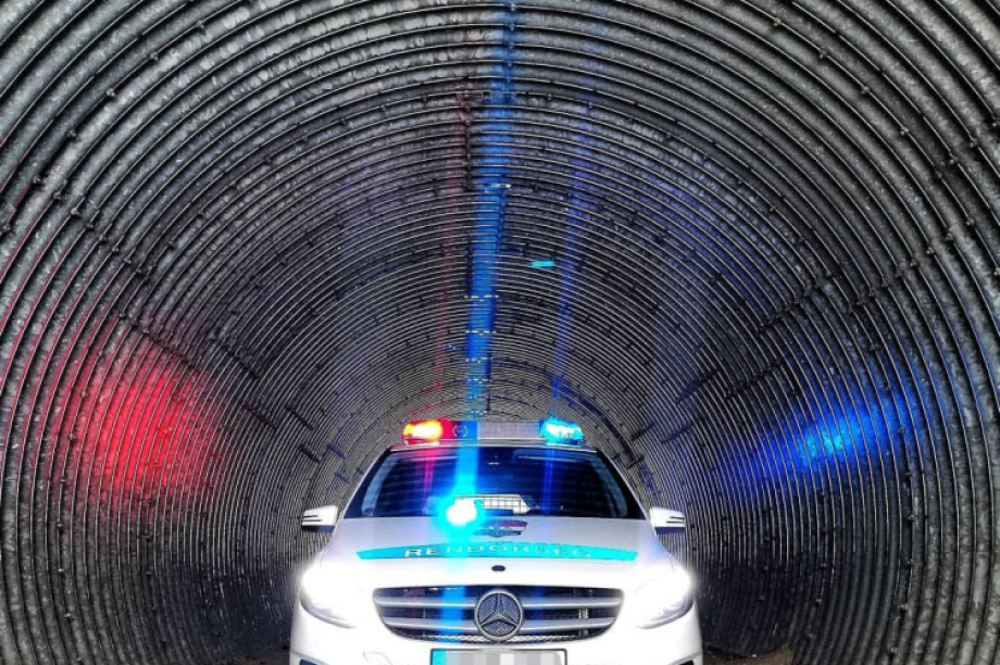szolg_autó_8