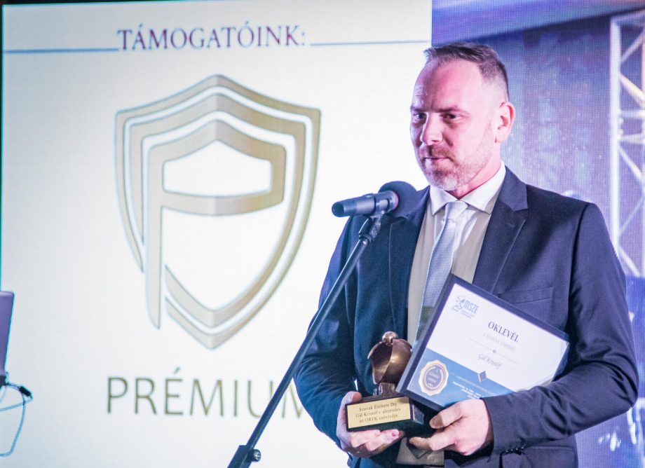 támogatók