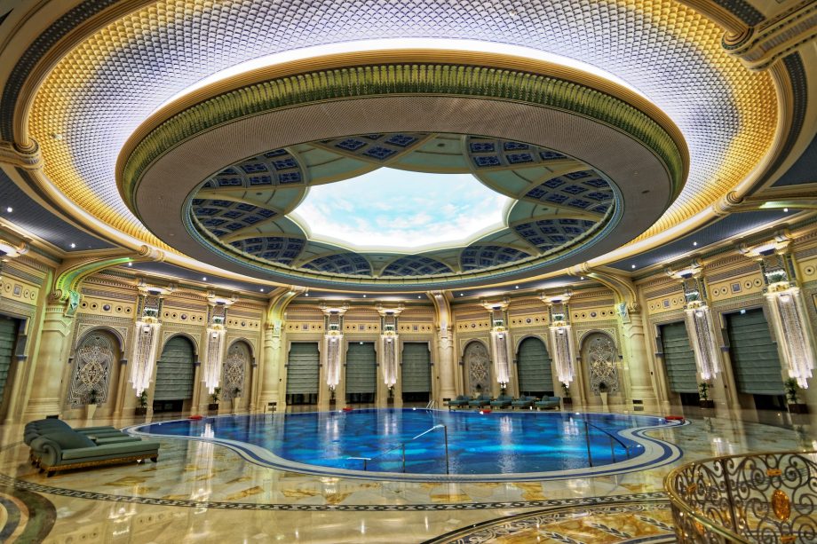 the-ritz-carlton-2376469_1920