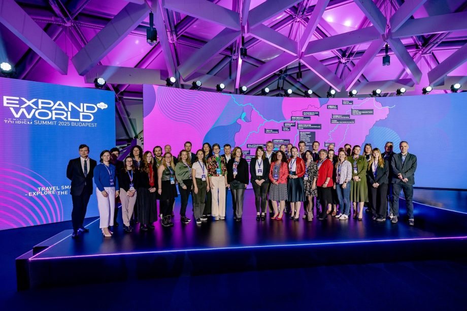 ts_2025_Travel_Lightly_kiadvany_csoport ts_2025_Travel_Lightly_kiadvany_csoport